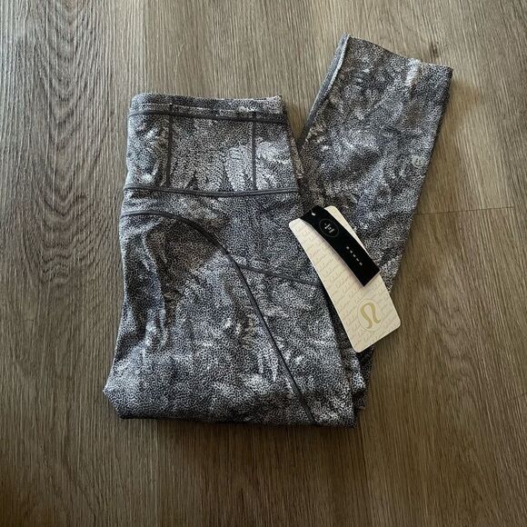 NEW Lululemon Fast & Free Crop - Picture 6 of 10